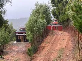 Cabañas japonesas en el bosque KURO y AKA