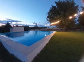 Casa rural Cerro Campón，位于卡莫纳的酒店