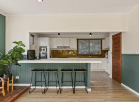 Treetop Retreat House - Spacious Family Getaway，位于梅顿的酒店