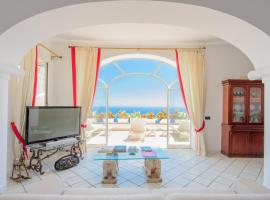 Villa Cristina-no steps-Amalfi Coast Views -Near Attractions-Hot tube，位于普莱伊亚诺的酒店