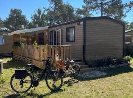 Mobil home climatisé très récent tout confort 6 personnes，位于旺代蒙塔利韦的酒店