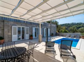 Kate's Perfect Family Villa in Elaphiti，位于斯潘卡卢卡的酒店