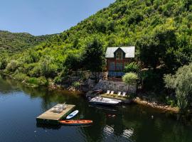 Villas Katarina Skadar Lake，位于采蒂涅的酒店