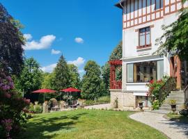 La Villa Bois Joli HOTEL RESTAURANT，位于巴尼奥勒德日洛恩的酒店