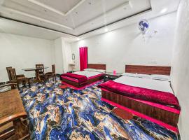 Family suites By Parinay，位于德奥加尔的酒店