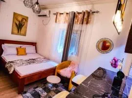 DOM city Chambre meublée Pink