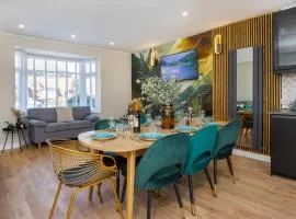 The Dodsworth modern 4 bedroom house, sleeps 8