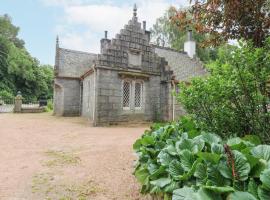 East Lodge - Crathes Castle，位于班科里的酒店