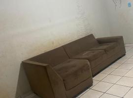 Casa com garagem，位于Acailandia的酒店