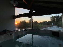 Maison de charme au cœur du vignoble médocain avec un Spa，位于利斯特拉克梅多克的酒店