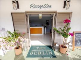 T H E BERLIN Studios and Suites，位于尼弗拉斯纳的酒店