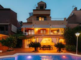 chalet, villa rodeada de naturaleza piscina a doce klm de Valencia y 7 del aeropuerto，位于瓦伦西亚的酒店