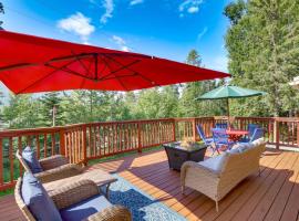 Spacious Eagle River Escape with Hot Tub and Views!，位于Eagle River的酒店