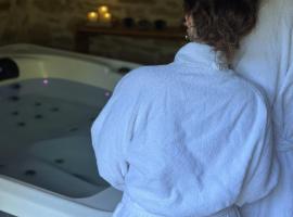 Sous la glycine，位于Sarrazac的Spa酒店