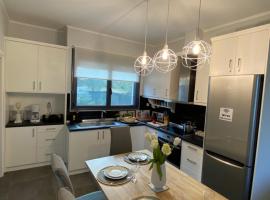 Dimis cozy villa near the sea!，位于里托楚伦的酒店