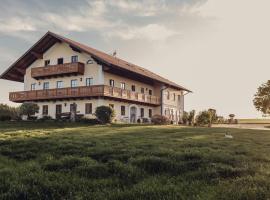 Am Schmiedhof Chaletapartments Neueröffnung!，位于Vogtareuth的酒店