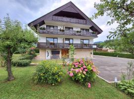 APARTMENT PETEK，位于布莱德的酒店