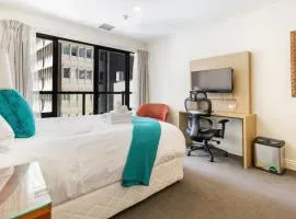 Life in the City Studio Apt with Pool - Gym