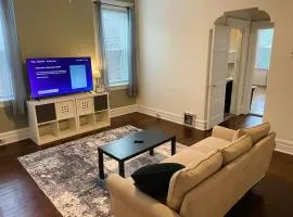 Comfortable 1BR Apartment - Laundry & Backyard