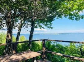 Lake Views! Small Group Getaway in Northport