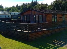 Baytree Lodge at three lochs holiday park, NEW ASK ABOUT OUR PACKAGES birthday ,anniversary,family,pamper packages available，位于Balminnoch的带按摩浴缸的酒店