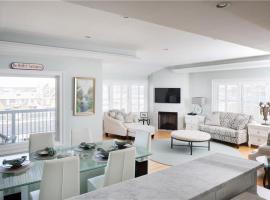 Watch Hill, RI Luxury Penthouse Rental Ocean View & Rooftop Deck，位于韦斯特利的酒店