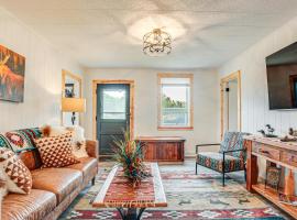 Northwood Tours Escape with Boat Dock Access!，位于米诺阔的酒店