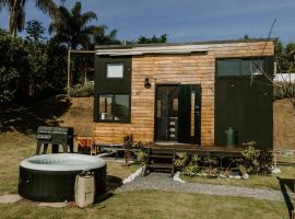 Tiny House Dila's Lodge 15 min Outlet Catarina São Roque，位于圣罗克的酒店