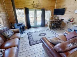 Wine Down Riverside - On the River - WiFi - Satellite - Grill - Washer - Dryer - Large Deck