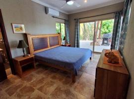 Cozy room with beautiful oceanview，位于Playa Naranjo的酒店