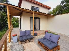 Cozy Tiny House plus SPA - à Pereille d'en Haut，位于Péreille的小屋