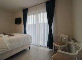Tadic apartments and rooms by the shore of Rama Lake，位于Prozor的酒店