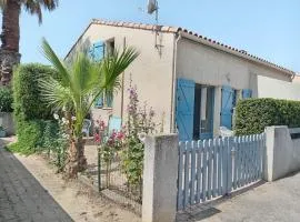 Maison avec terrasse et piscine dans résidence à 6min de la plage