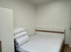 ไนซ์สเตย์ เฮาส์ แอทคลองสาม รังสิต คลองหลวง ปทุมธานี Nice Stay House at Khlong Sam - Rangsit - Khlong Luang - Phathumthani，位于班达拉朗西的酒店