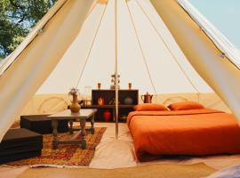 Tente Yourte de La roulotte ruche，位于希迈的豪华帐篷