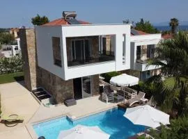 Villa Douglas - Private Pool, BBQ, 4Bdrms, View