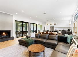 Luxury Home Sleeps 9 Guests，位于卡尔斯的酒店