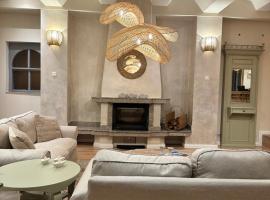 D&eacute;lceg R&eacute;ce Minihotel，位于巴拉顿凯奈谢的带泳池的酒店