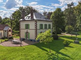 Maison de Maître - calme-campagne-nature- CAUTION OBLIGATOIRE SWIKLY，位于Cernoy-en-Berry的酒店