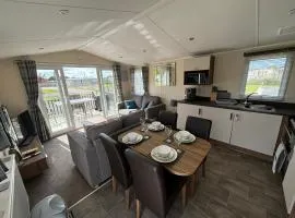 The Retreat 30, pet friendly & WiFi - Golden Palm Resort - Meadow Lakes Caravan & Lodge Hire