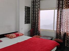 HOTEL GRAND GLORRYy，位于Pauri的酒店
