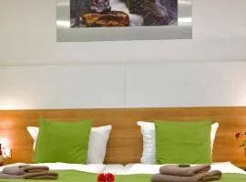 B&B Outlet Hotel - Metzingen - Bad Urach - Free Parking