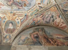 Palazzo Bracciolini Nel cuore della città，位于皮斯托亚的酒店