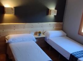 Casa Pirineus - Alojamiento rural & Multiaventura，位于Baro的酒店