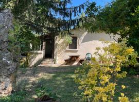 La petite maison dans le jardin，位于Bournazel的酒店