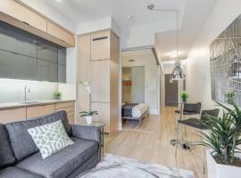 Skyline Suites - Walk to MTCC, ACC, Rogers Centre & Entertainment District，位于多伦多的酒店