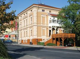Hotel MERTIN，位于霍穆托夫的家庭/亲子酒店