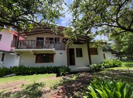 Casa de playa Los Moncada，位于莱昂的酒店