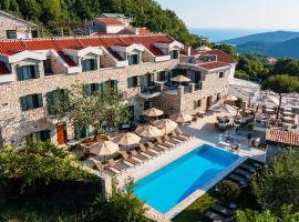 Boutique hotel Ruzmarin SPA & Garden by Aycon，位于布德瓦的带泳池的酒店