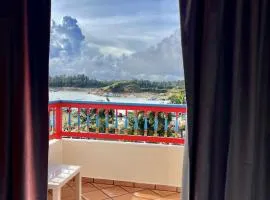 apartamento duplex con balcon y vista a la represa